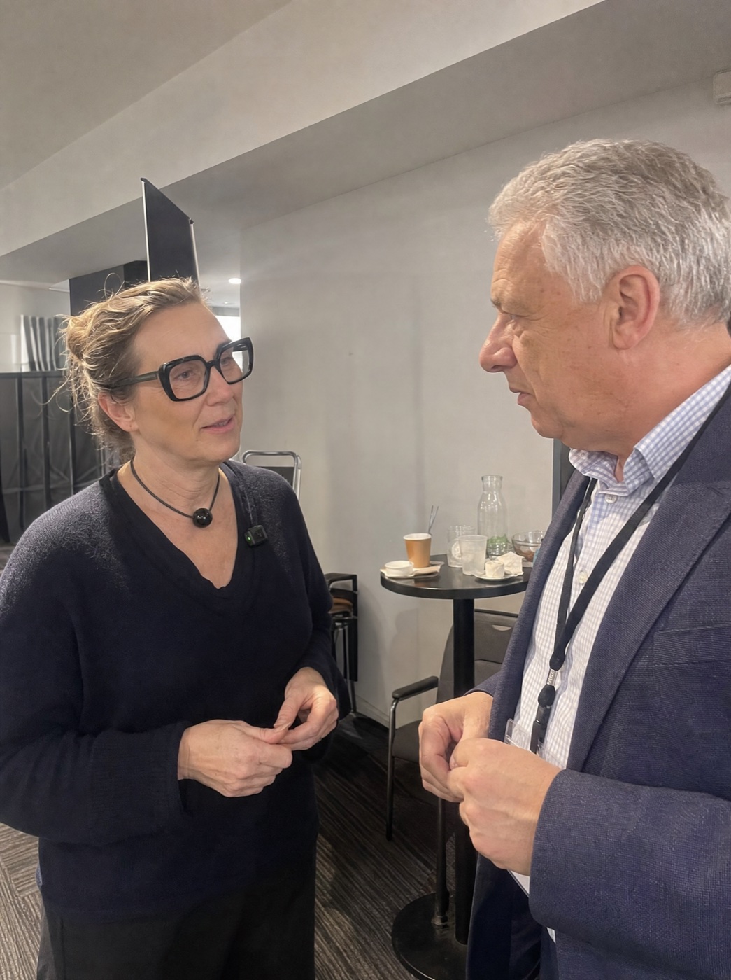 Fanfan en échange avec un candidat de son réseau